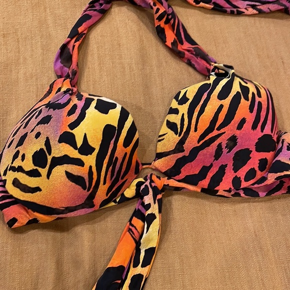Natori Koko tiger stripe animal print underwire padded halter bikini top - Picture 2 of 4